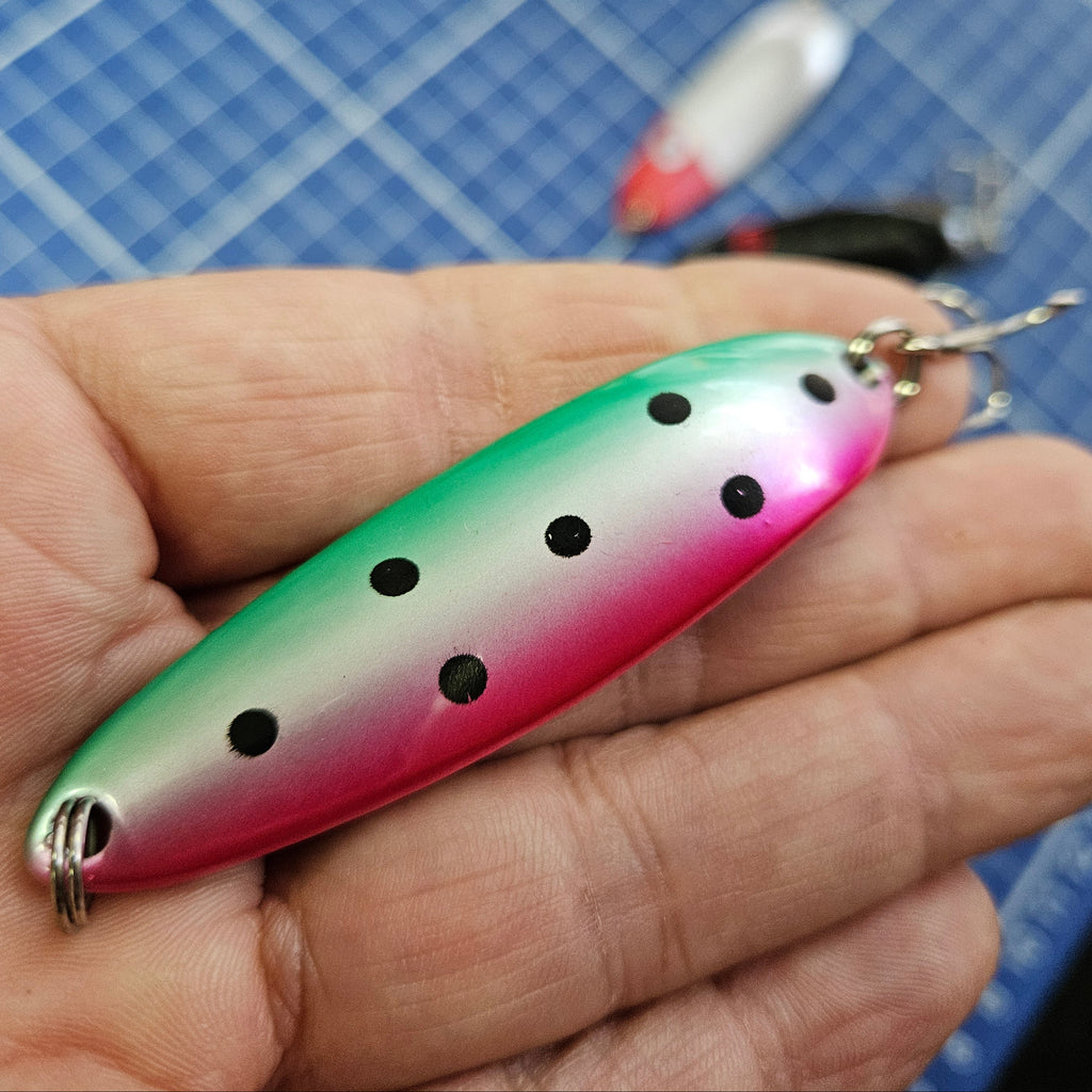 cuillere de pêcheondulante parfaite pour capture les brochets et les truites du quebec