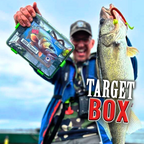 Pêcheur présentant un doré et une Target Box Doré Fleuve.